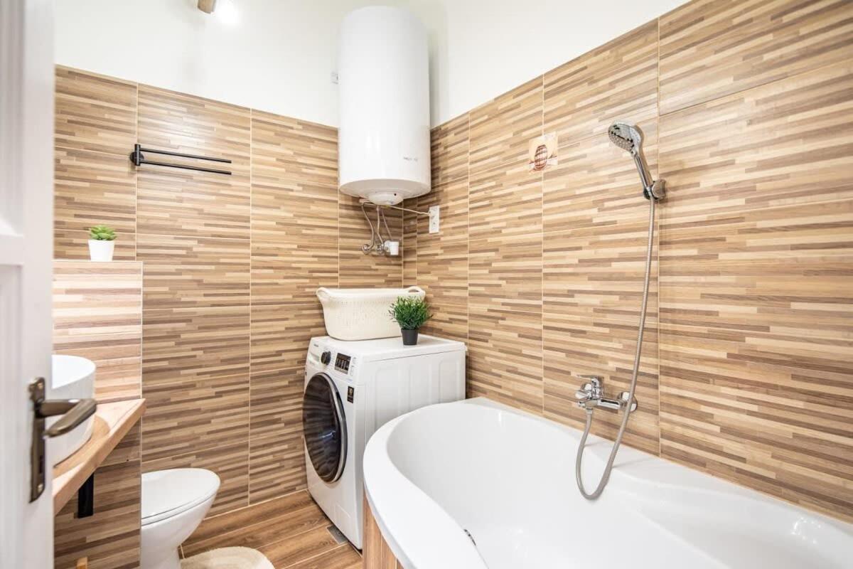 Convenient Apartment At Gastro Driven Location Budapest Exterior photo